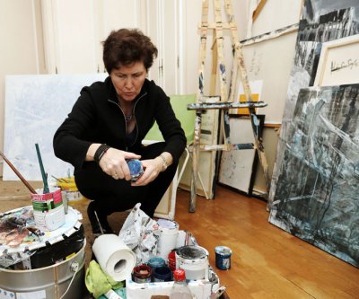 Anne Bertoin dans son atelier