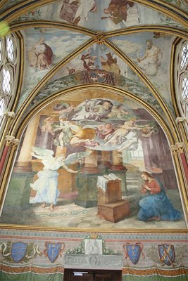 Fresques de Primatice dans la chapelle